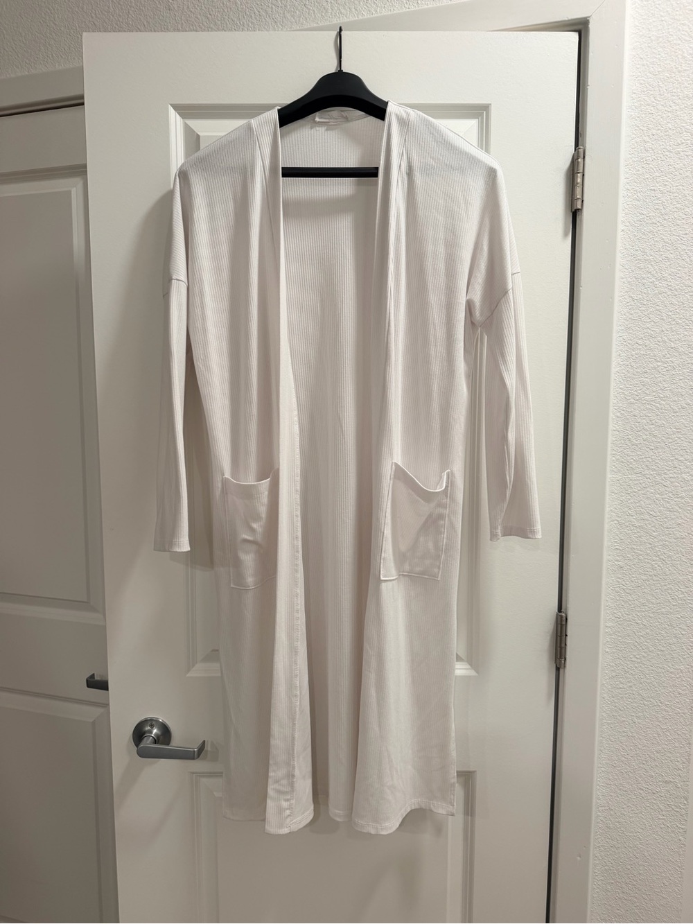 Carly Jean Los Angeles White Long Open-Front Pocket Robe